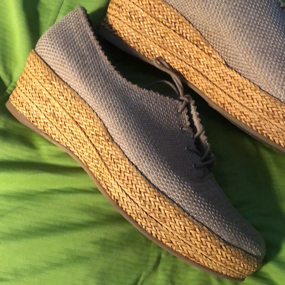 Stuart Weizmann linen raffia wedge - Picture 2 of 5
